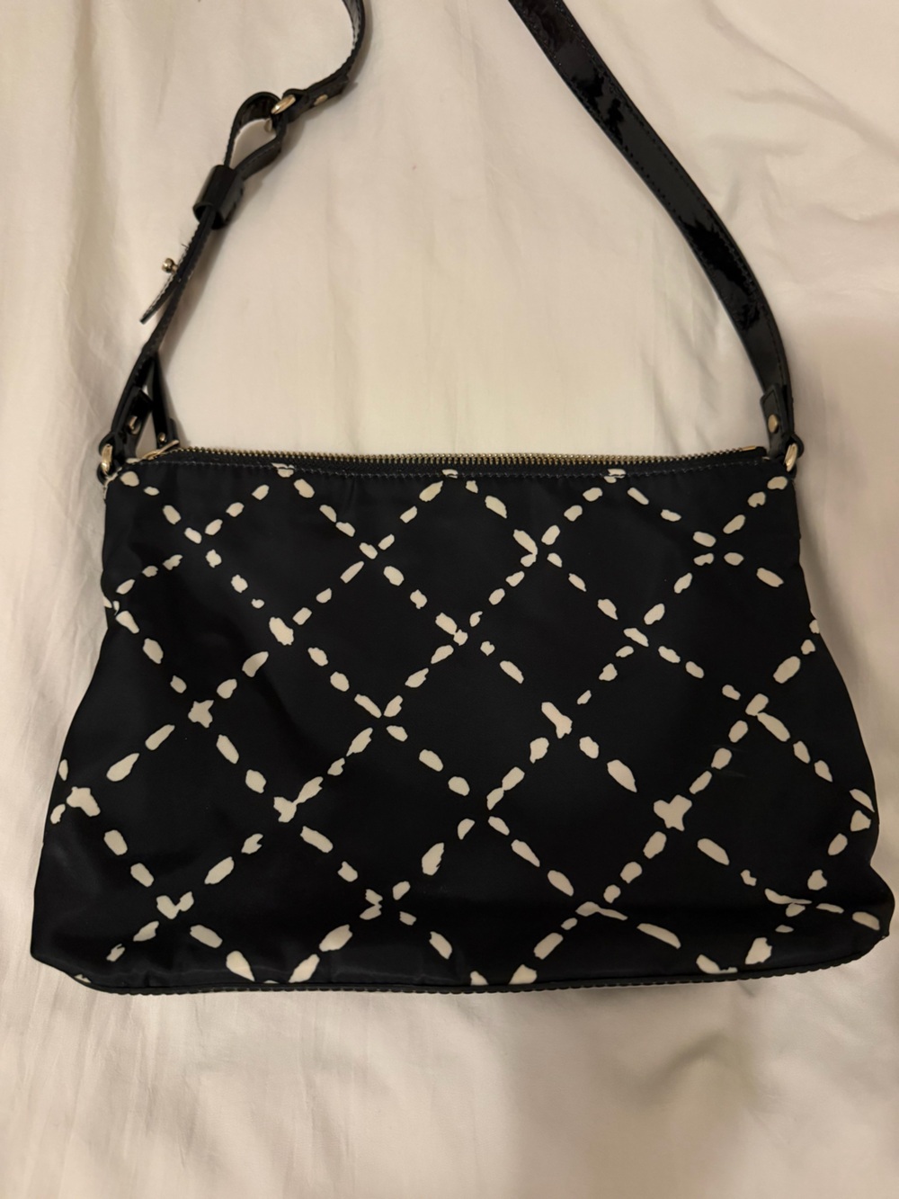 kate spade Black and White Geometric Shoulder Bag with adjustable strap - Picture 4 of 6